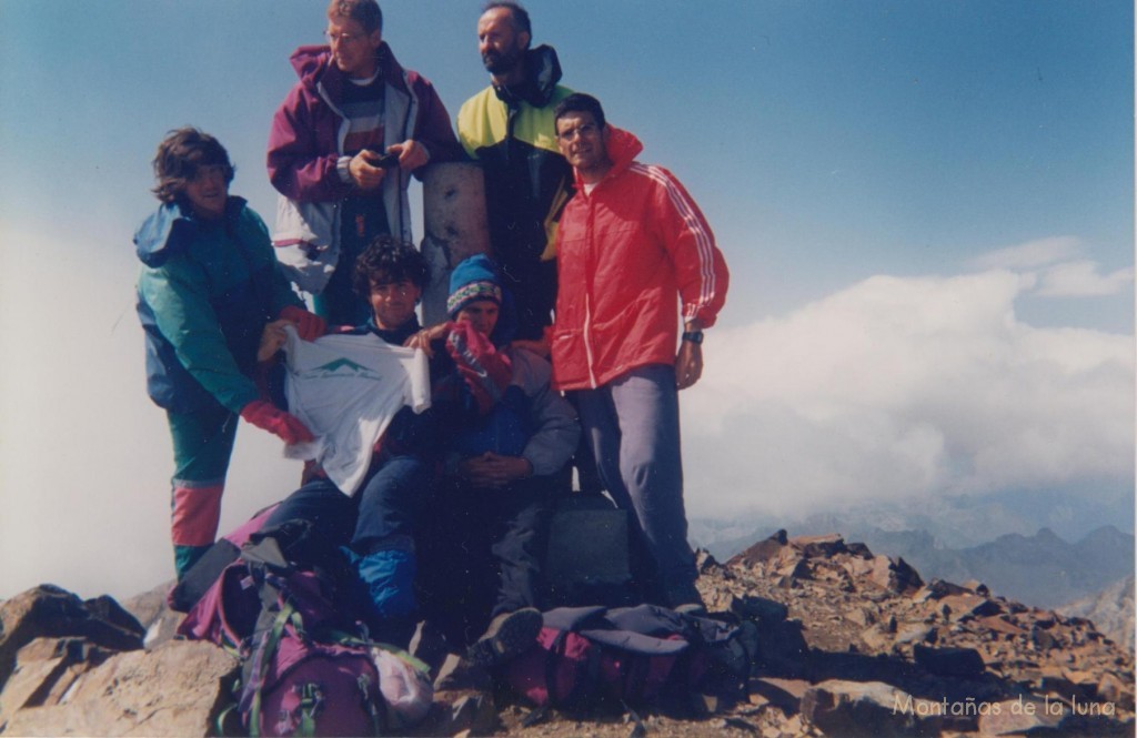 Cano, Mariano, Joaquín, "Henry", Monolo y Esteban en la cima de la Pique Longue, 3.298 mts.